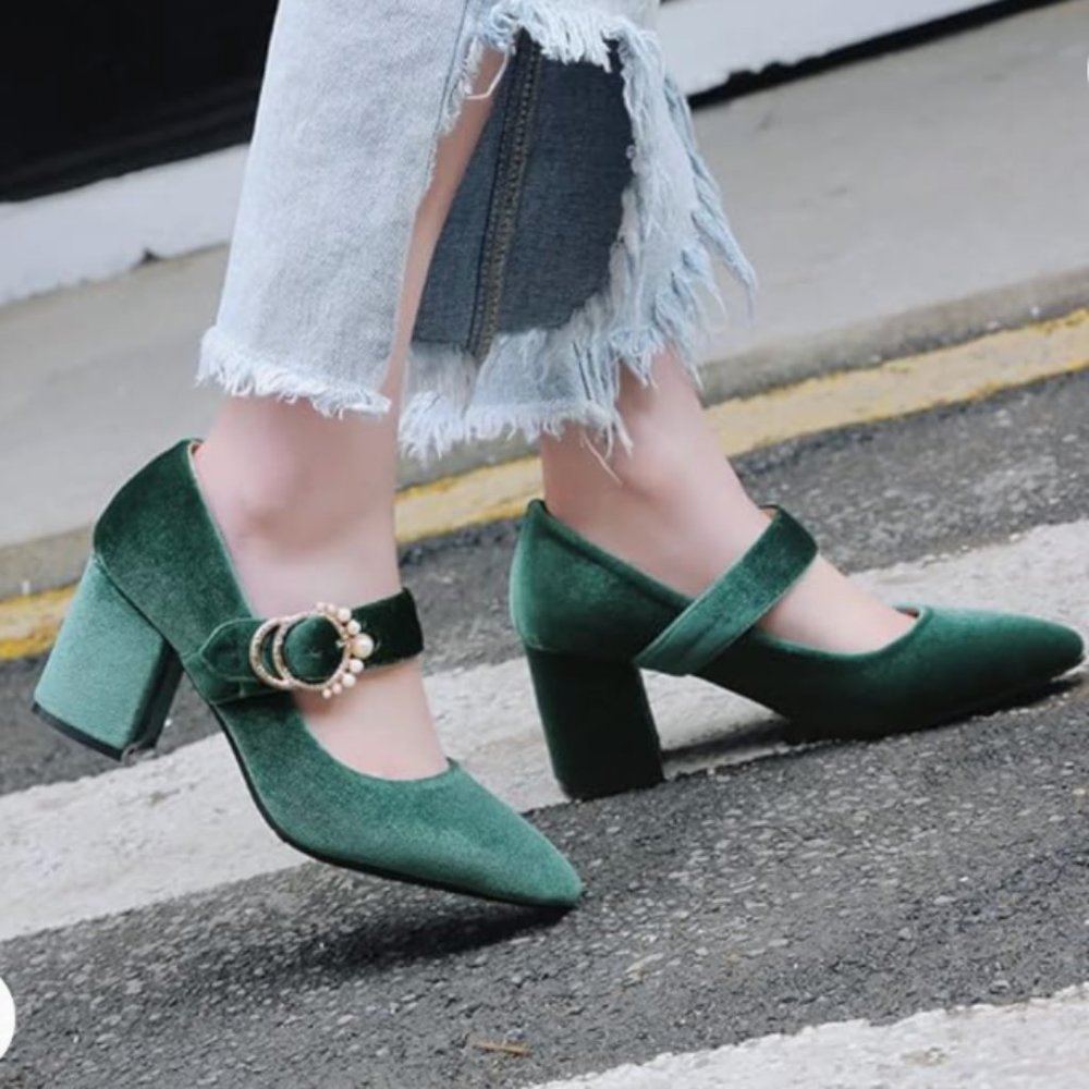💚Green Velvet Heels💚